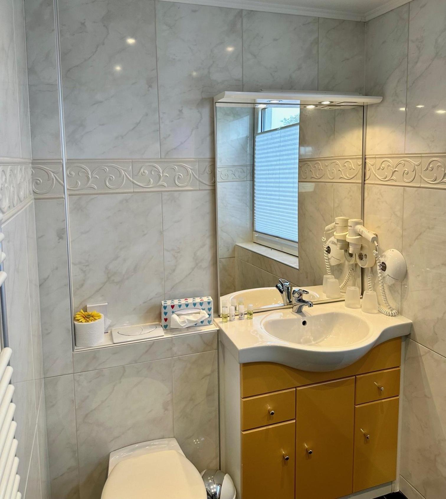 Aparthotel Kleine Perle Куксхавен Екстериор снимка